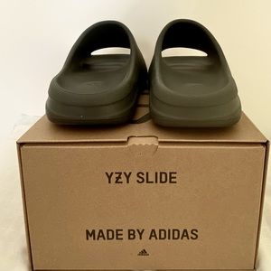 Adidas Yeezy Slides ‘Onyx’ Size 11 with Box